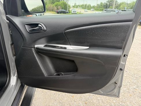 Used 2020 Dodge Journey SE FWD image 13