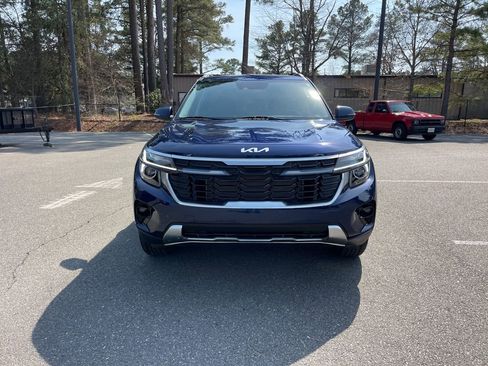 Certified 2025 Kia Seltos EX w/ EX Sunroof Package AWD/4WD image 3