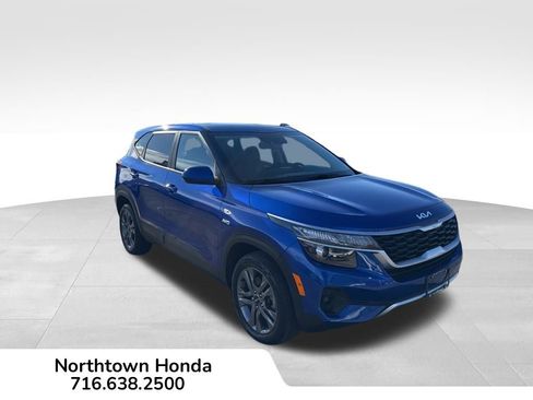 Used 2023 Kia Seltos LX image 1