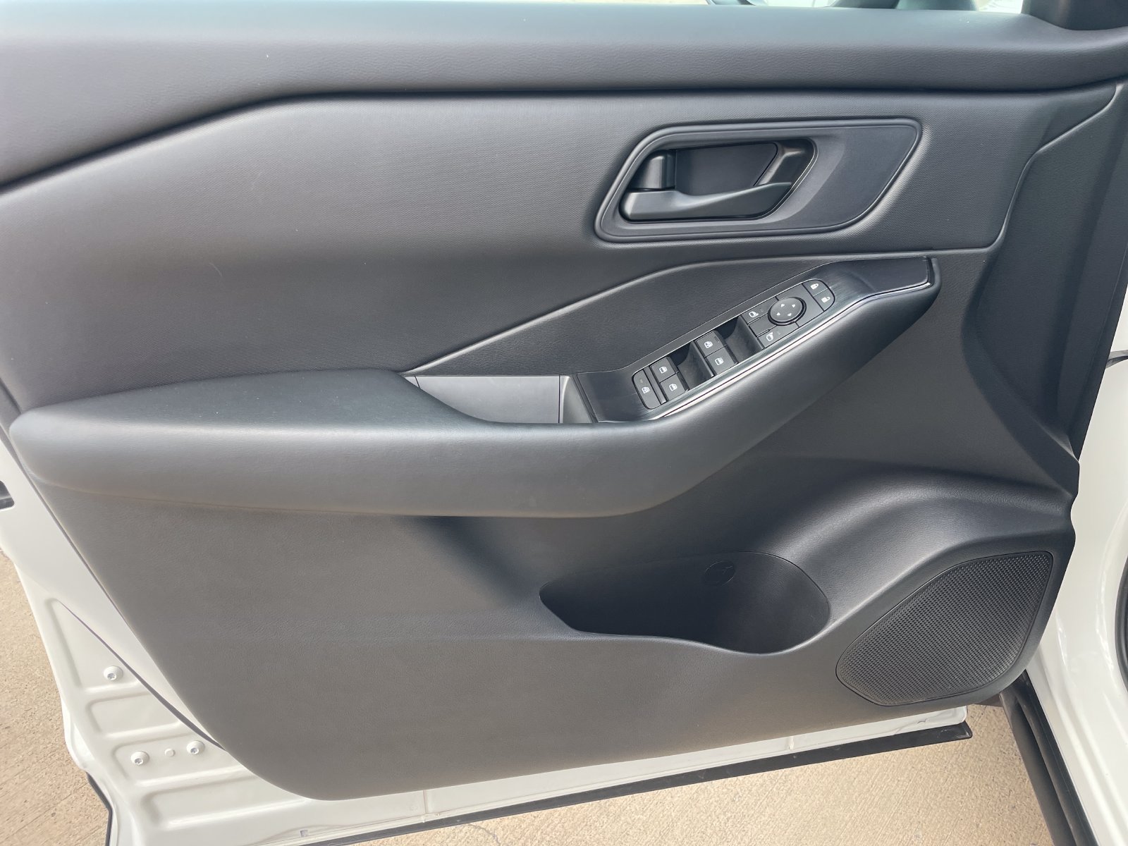 Used 2026 Nissan Rogue S FWD image 21