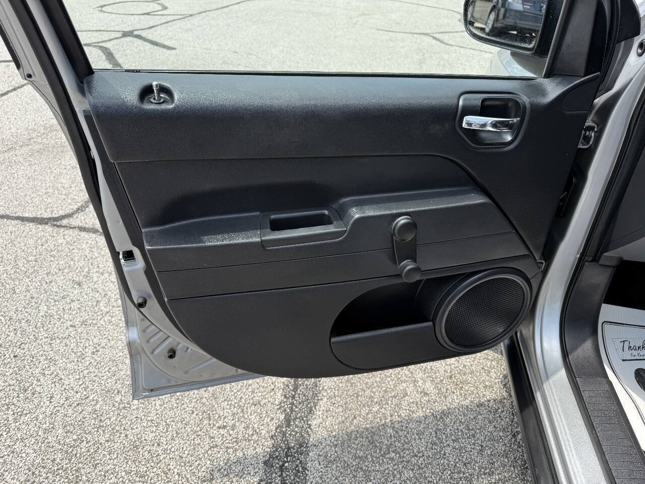 Used 2014 Jeep Compass Sport FWD image 14