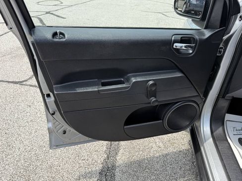 Used 2014 Jeep Compass Sport FWD image 14