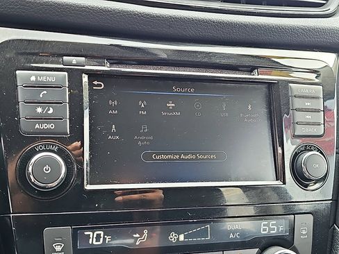 Used 2018 Nissan Rogue SV image 24