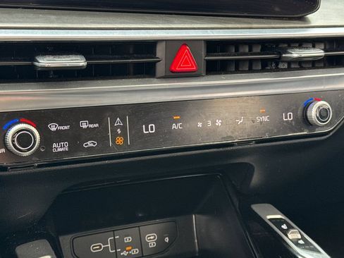 Certified 2025 Kia Sorento SX AWD/4WD image 24