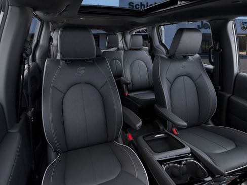 New 2026 Chrysler Pacifica Limited w/ S Appearance Package FWD image 17