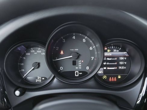 Certified 2026 Porsche Macan AWD/4WD image 16