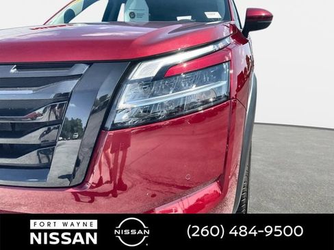 Used 2023 Nissan Pathfinder SL w/ Black Appearance Package AWD/4WD image 38