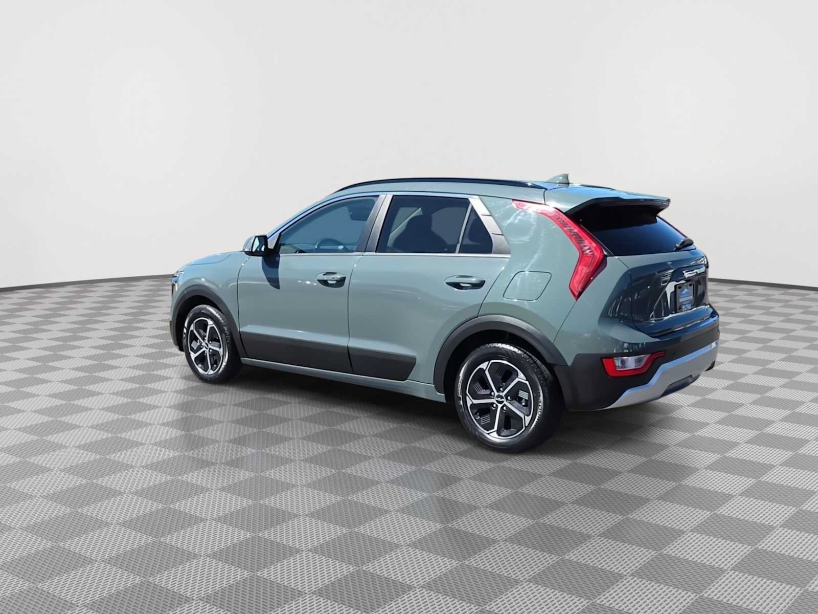 Used 2023 Kia Niro EX FWD image 6