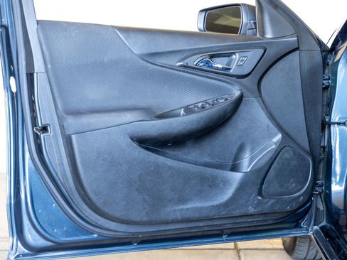 Used 2019 Chevrolet Malibu Hybrid FWD image 13