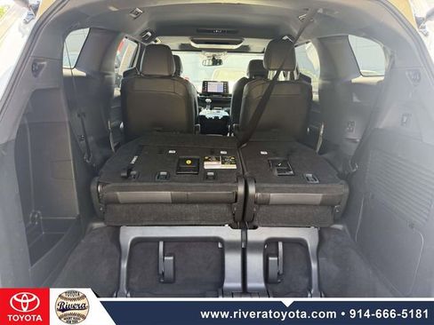 Used 2023 Toyota Sienna XSE w/ XSE Plus Package AWD/4WD image 17