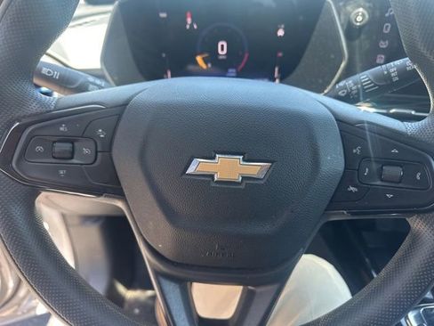 Used 2025 Chevrolet Trax LT FWD image 11