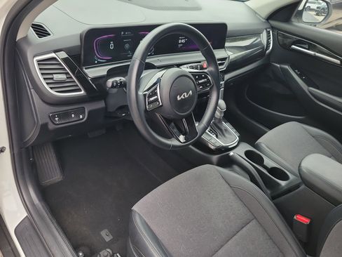 Used 2025 Kia Seltos S FWD image 19