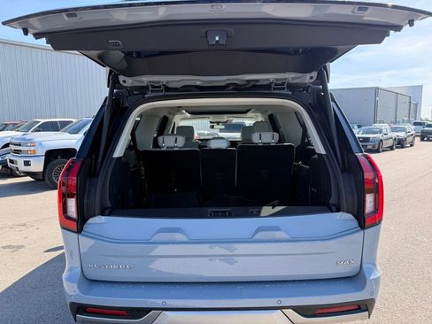 Used 2025 Ford Expedition Max Platinum w/ Platinum Ultimate Package AWD/4WD image 19