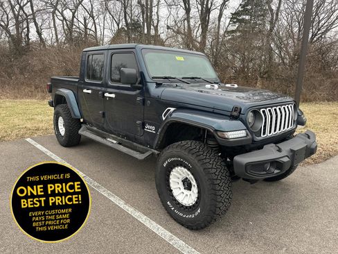Used 2025 Jeep Gladiator Sport image 1