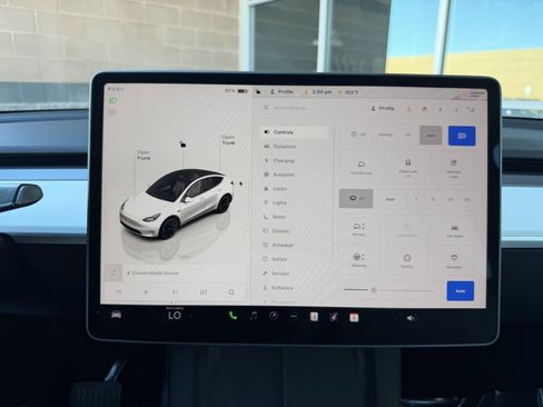 Used 2024 Tesla Model Y 2WD image 18