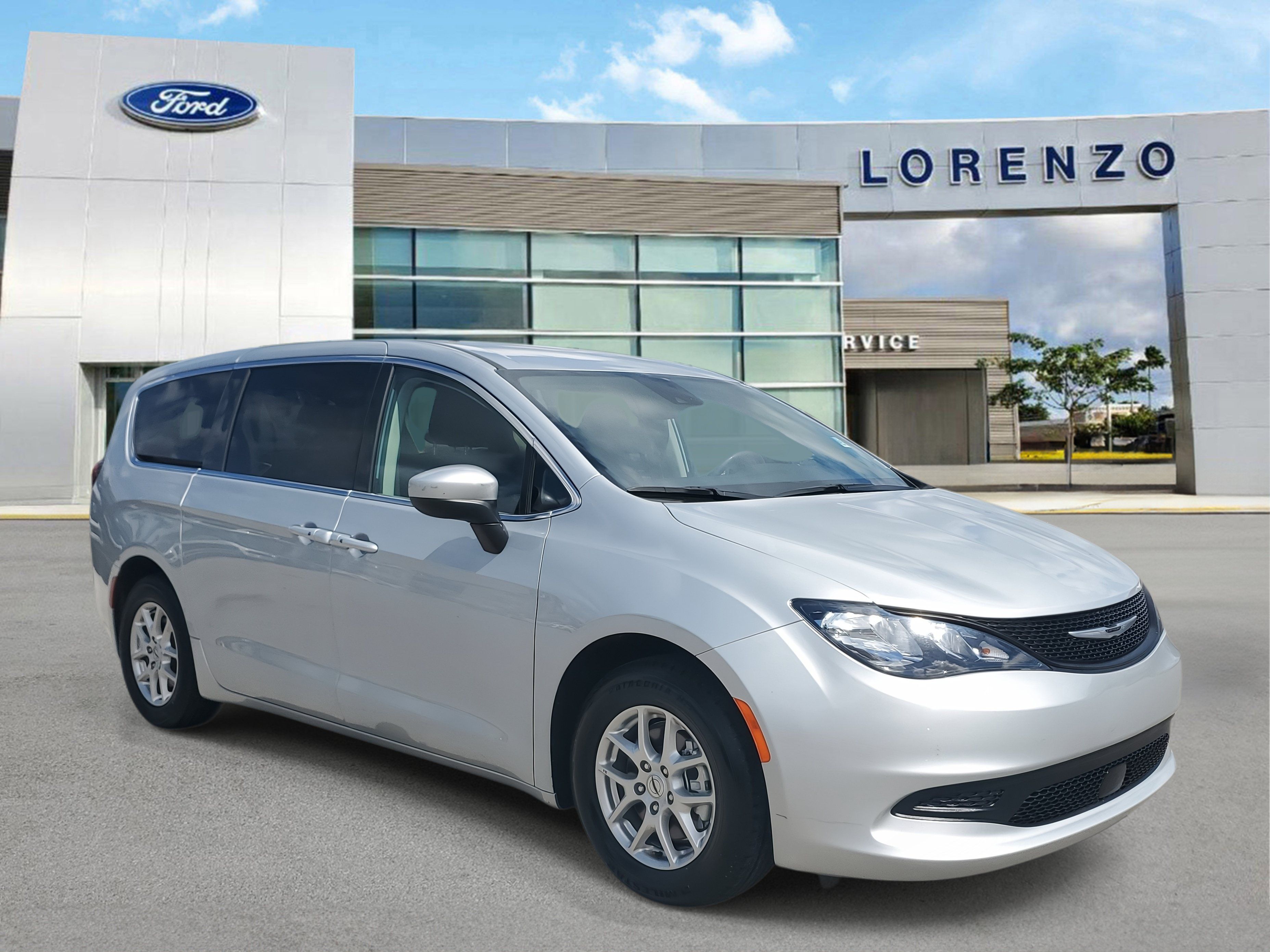Used 2023 Chrysler Voyager LX FWD image 3