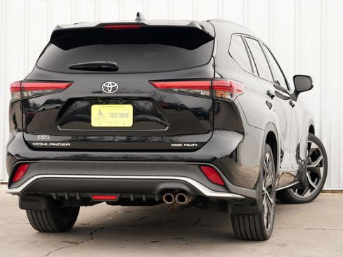 Used 2022 Toyota Highlander XSE image 4