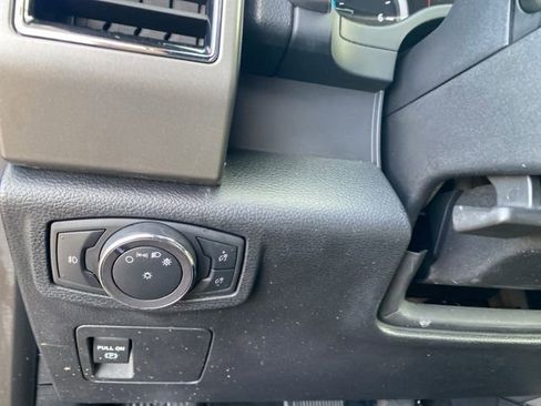 Used 2019 Ford Expedition Max XLT image 32