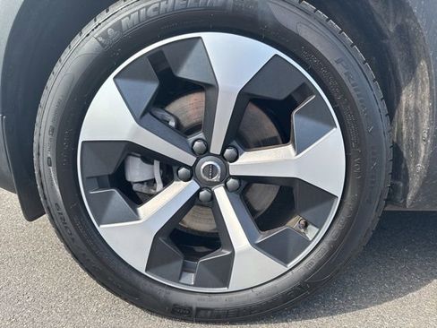 Certified 2025 Volvo XC40 B5 Plus AWD/4WD image 8