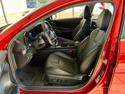 Used 2023 Hyundai Elantra Limited FWD image 12