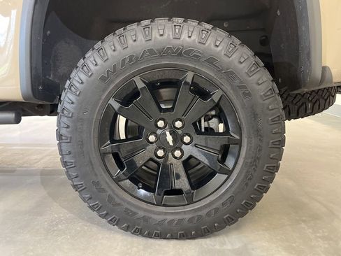 Used 2021 Chevrolet Colorado ZR2 w/ ZR2 Dusk Special Edition image 9