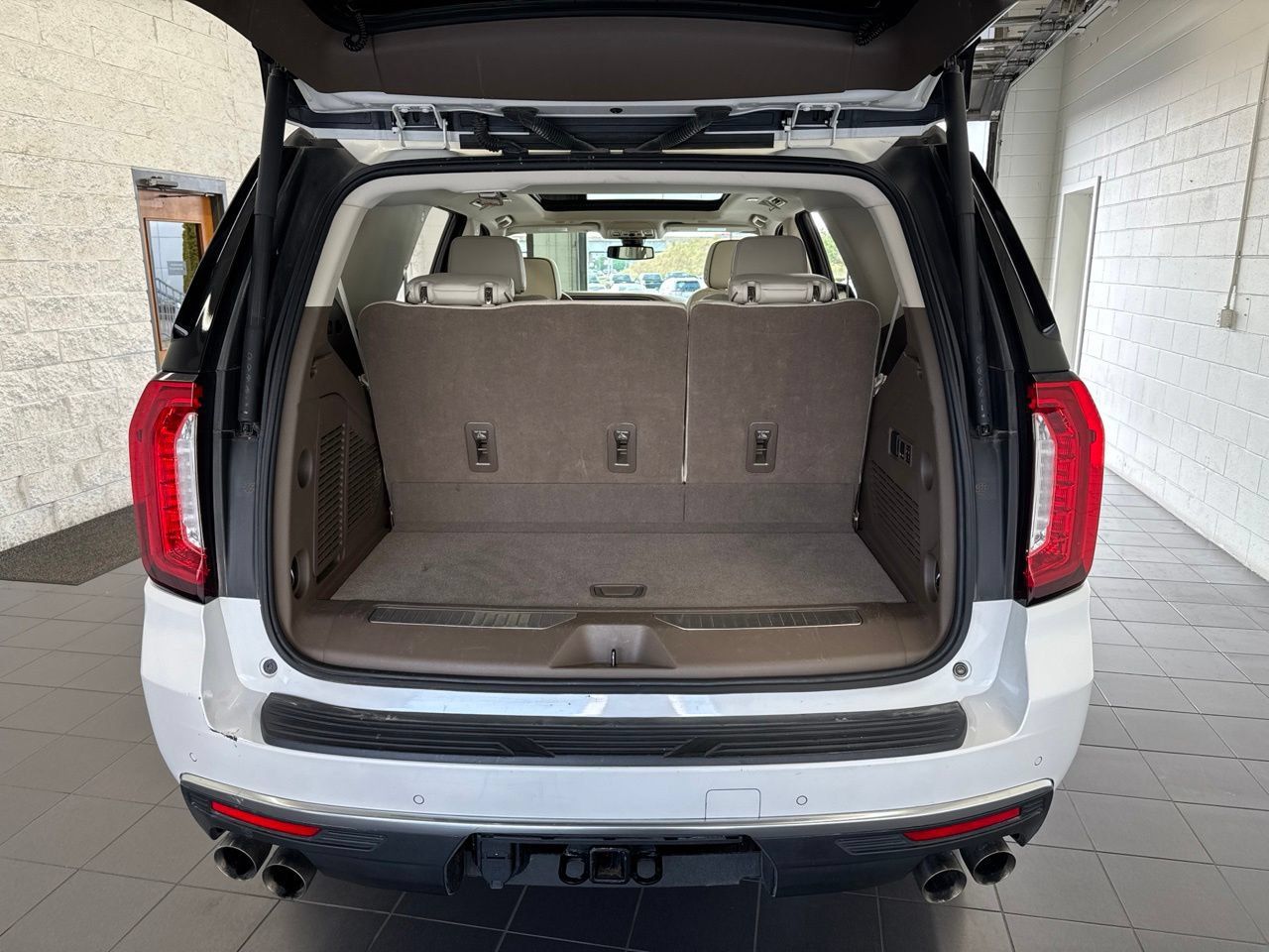 Used 2022 GMC Yukon Denali AWD/4WD image 9