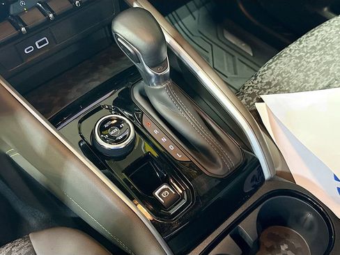 Used 2024 Chevrolet Colorado ZR2 w/ Technology Package AWD/4WD image 17