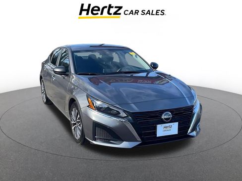 Used 2025 Nissan Altima 2.5 SV image 1