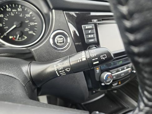 Used 2020 Nissan Rogue SV image 19