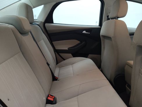 Used 2018 Ford Focus SE FWD image 19
