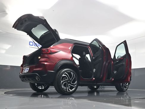 Used 2024 Chevrolet TrailBlazer RS w/ Driver Confidence Package image 59