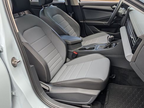 Used 2025 Volkswagen Jetta SE w/ Sunroof Package FWD image 21