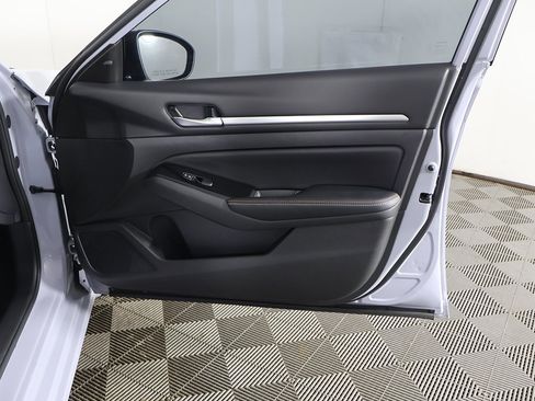 Used 2024 Nissan Altima 2.5 SR w/ SR Premium Package image 24