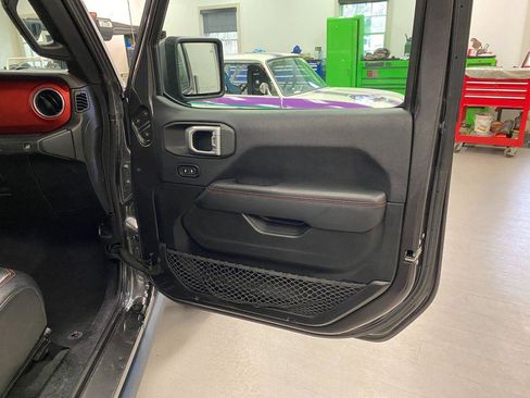 Used 2018 Jeep Wrangler Unlimited Rubicon w/ Dual Top Group image 12