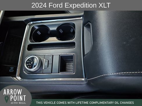 Used 2024 Ford Expedition XLT image 28