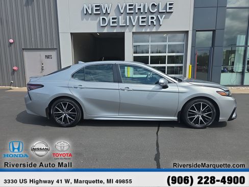 Used 2023 Toyota Camry SE AWD/4WD image 10