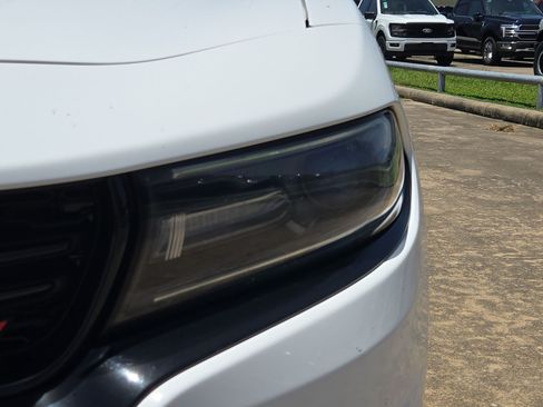 Used 2018 Dodge Charger SXT w/ Blacktop Package RWD image 10