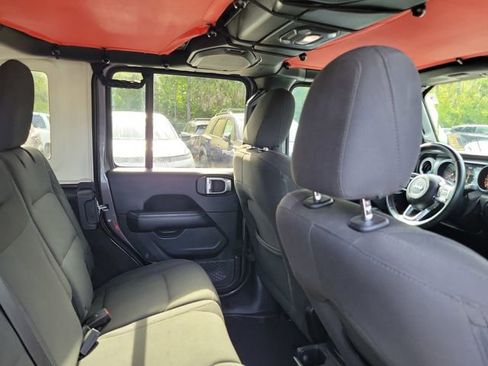 Used 2018 Jeep Wrangler Unlimited Sahara image 27