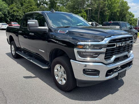 Used 2026 RAM 2500 Big Horn AWD/4WD image 3