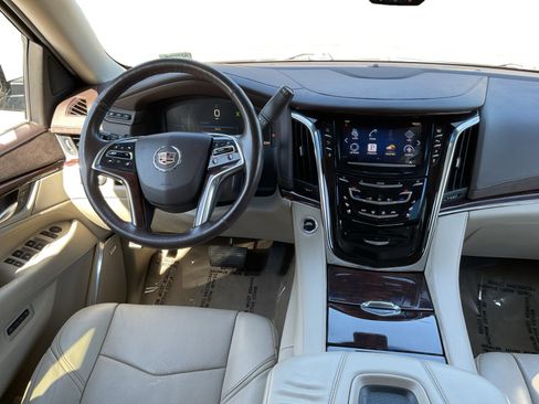 Used 2015 Cadillac Escalade Luxury image 15