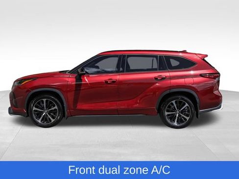 Used 2022 Toyota Highlander XSE AWD/4WD image 12