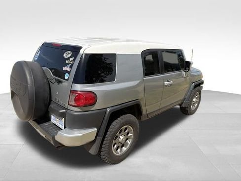 Used 2011 Toyota FJ Cruiser 4WD w/ Convenience Pkg image 3