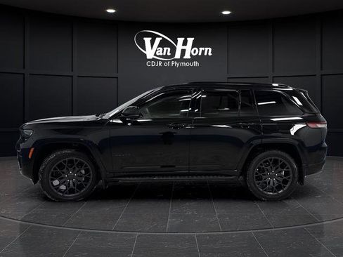 Used 2025 Jeep Grand Cherokee Summit w/ Obsidian Package image 13