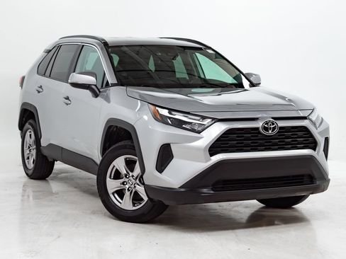 Used 2025 Toyota RAV4 XLE AWD/4WD image 6