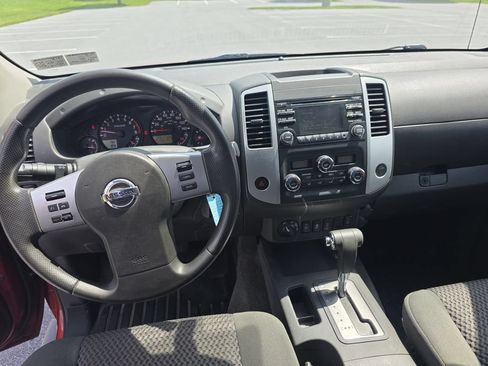 Used 2014 Nissan Frontier SV w/ SV Value Truck Package AWD/4WD image 17