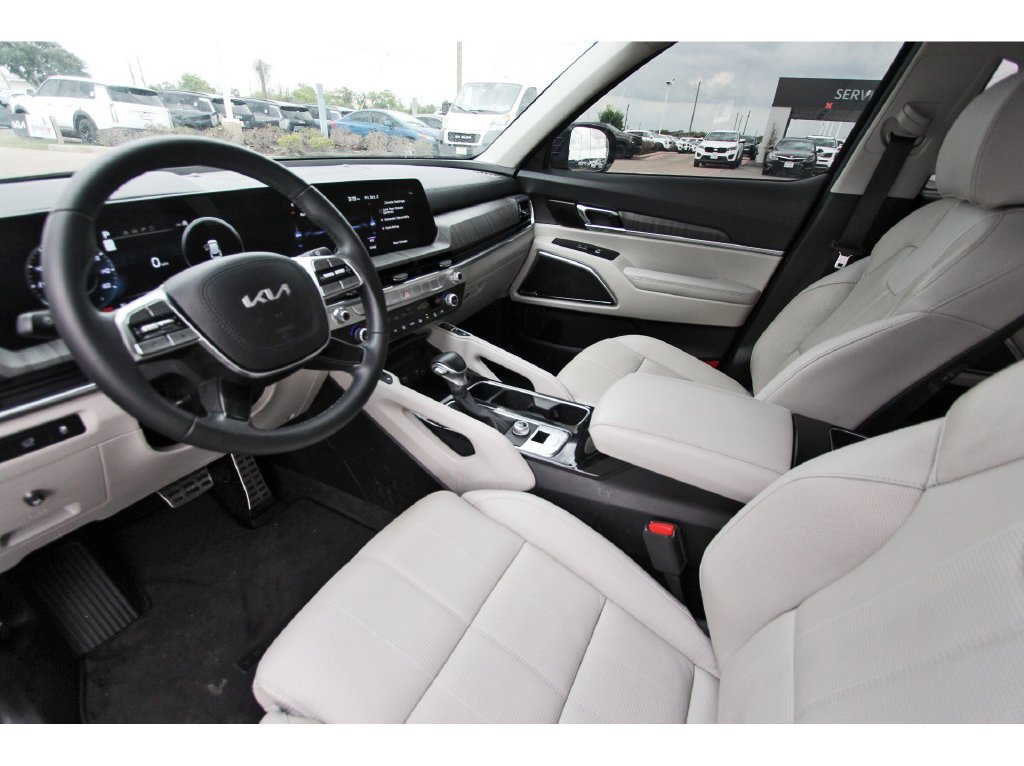 Used 2024 Kia Telluride SX w/ Towing Package FWD image 34
