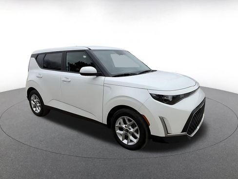 Used 2025 Kia Soul LX w/ LX Technology Package FWD image 2