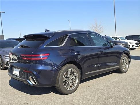 Used 2025 Genesis GV70 2.5T image 3
