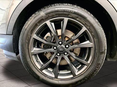 Used 2018 Ford Explorer XLT w/ Equipment Group 202A AWD/4WD image 9