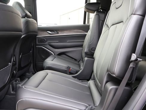 New 2026 Jeep Grand Cherokee L Limited image 19